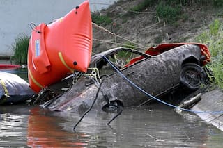 Buscaba peces en el Danubio y encontró un auto robado que llevaba más de 50 años bajo el agua