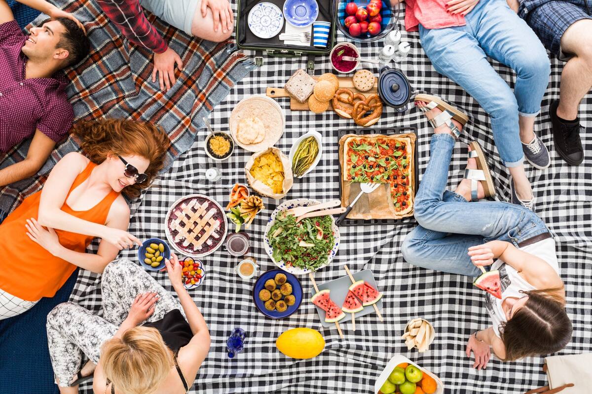 Un picnic al aire libre y los detalles para que sea exitoso