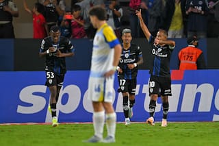 Central perdió por primera vez en la Copa Libertadores y recibió el primer gol: se clasificó segundo