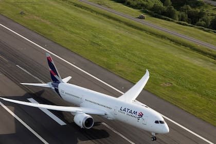 Un piloto de Latam murió luego de descompensarse durante un vuelo