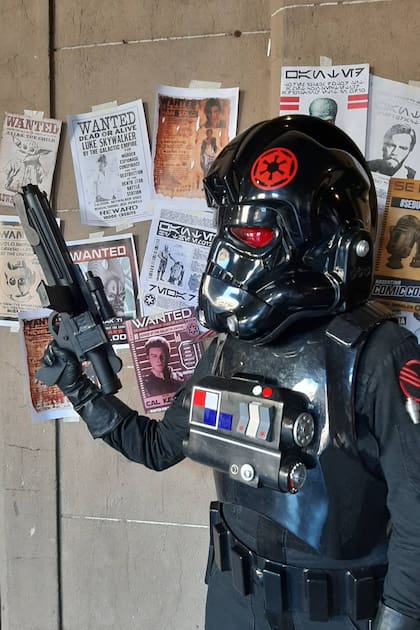 Un piloto de Tie Fighter como este, integrante del Escuadrón Imperial, desfilará en el Mercat Villa Crespo, el 11 de mayo