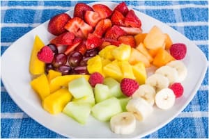 Un plato de frutas, de distinto tipo, contribuye a aumentar la longevidad