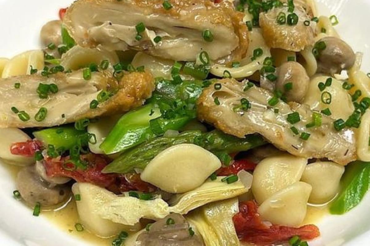 Un plato de pollo de laboratorio en el Huber’s Butchery and Bistro, en Singapur, el único restaurante hasta el momento que ofrecía "carne cultivada" en su menú
