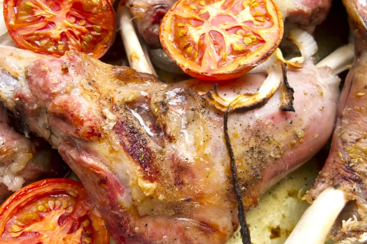 Un plato de ternasco, cordero alimentado con leche materna y cereales naturales