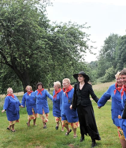 Un poco de baile durante un festival de literatura, en Saint-Jans-Cappel