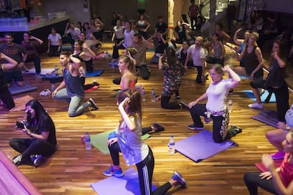 Un poco de yoga antes de la fiesta