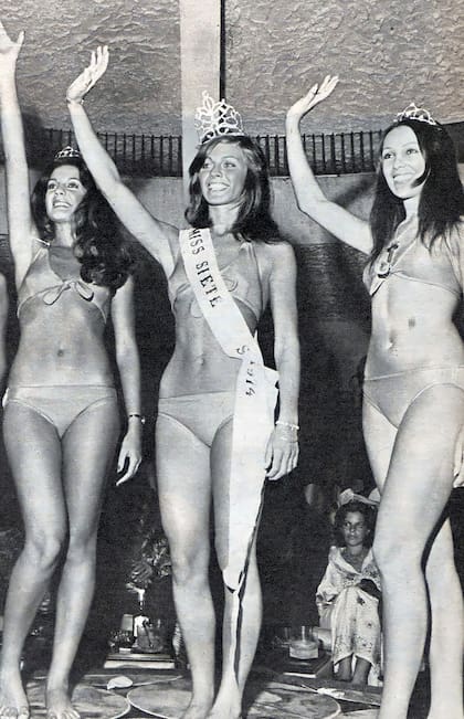 Un podio espectacular. Miss Siete días consagró como reina a Silvia Pérez (centro). Su primera princesa fue Naanim Timoyko (derecha) y la segunda princesa fue Mónica Gonzaga (izquierda).