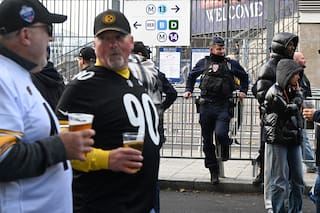 Aficionados llenan el Stade de France para el primer juego de la NFL en París pese a protestas