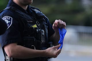 Adolescente de 15 años detenido por tiroteo en Seattle tenía un arma fantasma, dice la policía