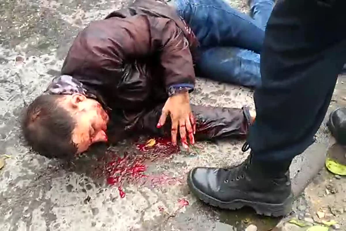 Un policía fue detenido por vecinos después de que intentó robarle un celular a un hombre en Tucumán