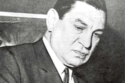 Un policía fuera de serie. A fuerza de éxitos, y con fama de incorruptible, Evaristo Meneses se convirtió en un mito. Su fama lo convirtió, incluso, en el personaje central de una historieta.