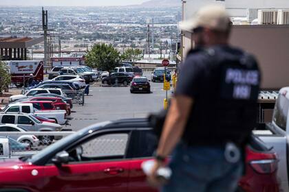 Un policía hoy en el tiroteo de El Paso, Texas