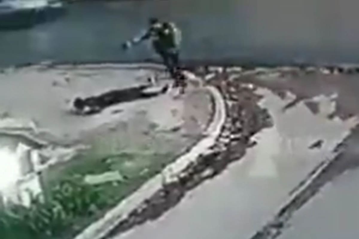 Un policía mató a dos motochorros