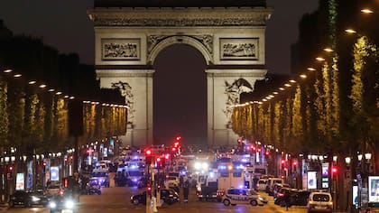 Un policía muerto y otro herido en un tiroteo en Champs Elysées en 2017