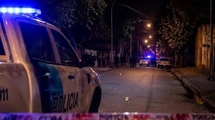 Un policía se enfrentó con motochorros en Los Hornos