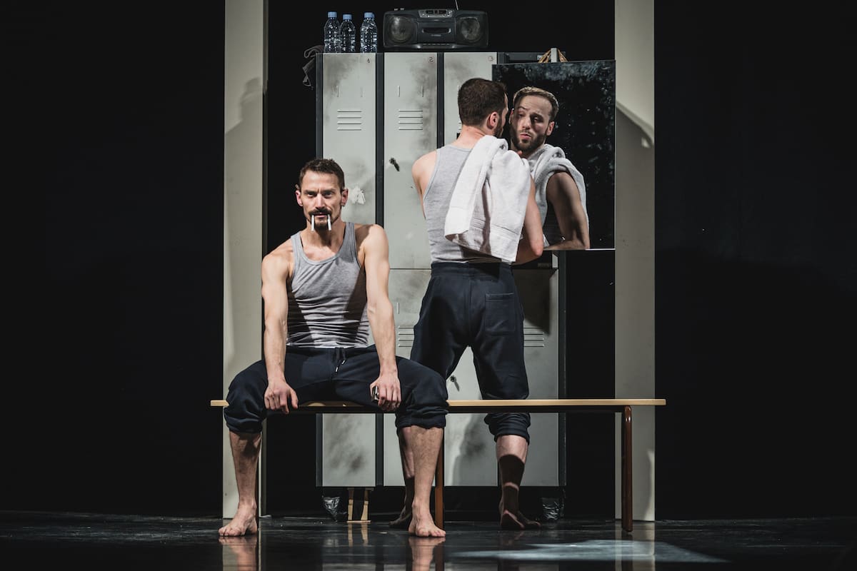 Un poyo rojo: el espectáculo que nació tímidamente en el off y triunfa en Francia, de regreso a Buenos Aires