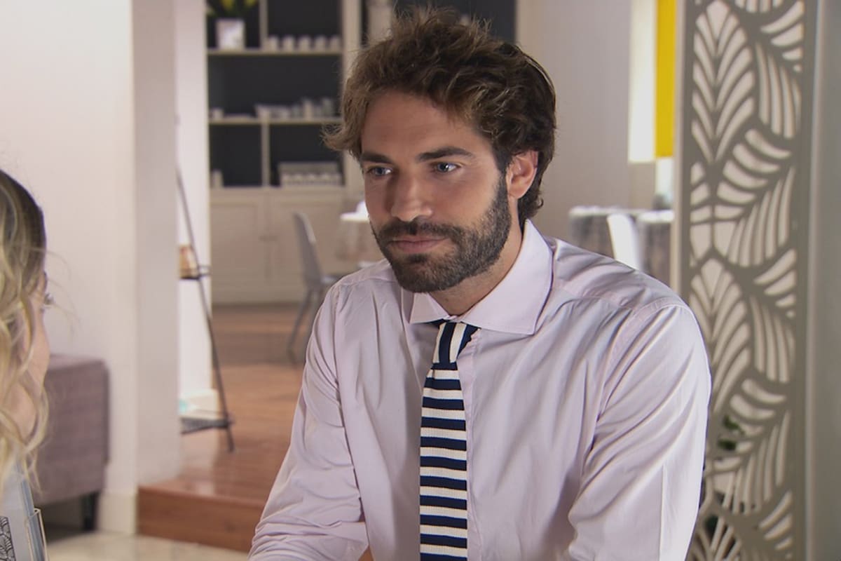 Un primo aparece para reclamar su parte del hotel con la intención de venderlo