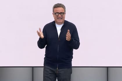 Un prototipo de los anteojos de realidad aumentada de Google en el I/O 2025