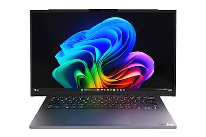 Un prototipo de una notebook de Lenovo con una pantalla de 14" que se extiende a los costados hasta alcanzar las 17 pulgadas