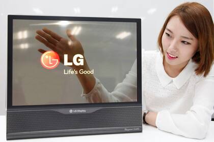 Un prototipo del panel OLED transparente presentado por LG