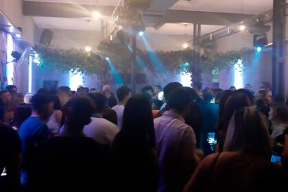 Un proyecto de ley presentado hoy en la Cámara de Senadores bonaerense busca prohibir las fiestas, encuentros o celebraciones clandestinas