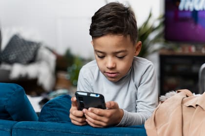 Un psicólogo impulsor de las infancias libres de pantallas, reveló cómo hacer para que niños tengan menos exposición a los teléfonos