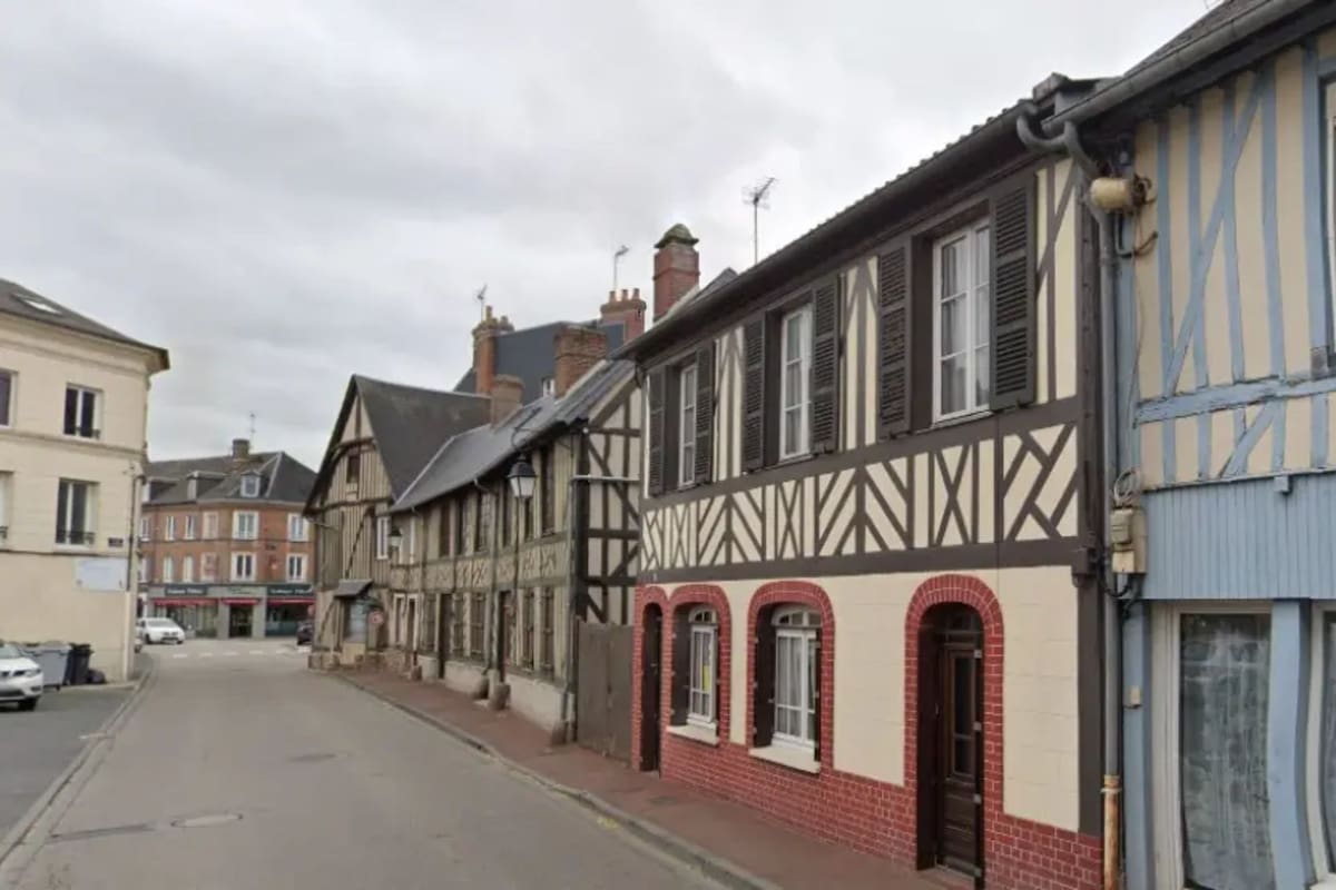 Un pueblo en Normandía recibió una millonaria herencia que cambió por completo su destino