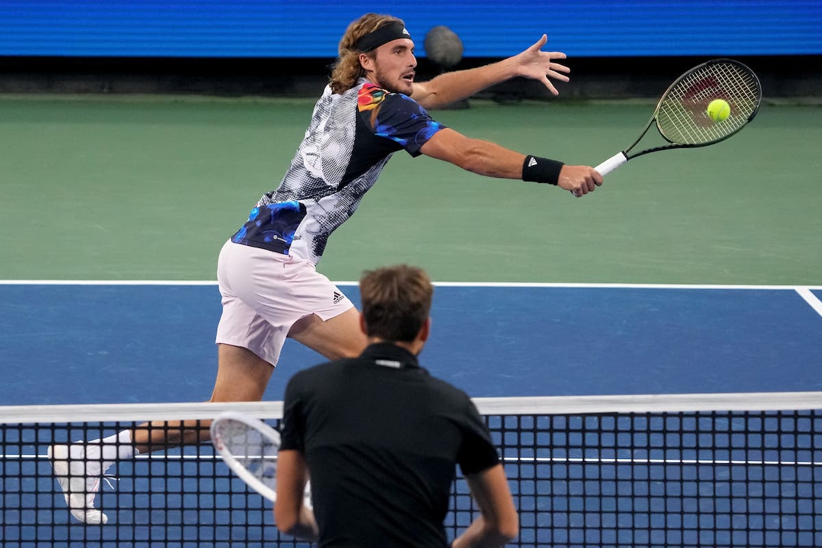 Un punto en la zona de la red hizo temer por un nuevo enfrentamiento personal entre Stefanos Tsitsipas y Daniil Medvedev, pero hubo paz en la segunda semifinal del Masters 1000 de Cincinnati.