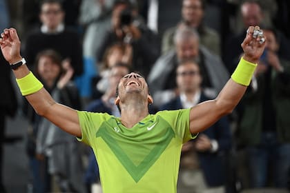 Un Rafael Nadal brillante pudo recuperarse en el cuarto set y derrotar a Novak Djokovic, en Roland Garros