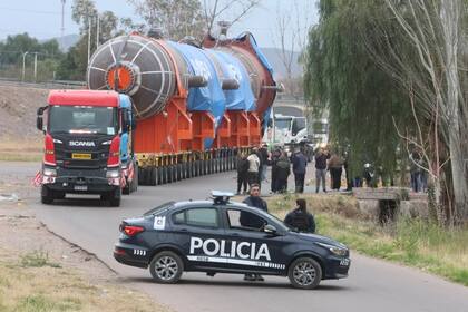 Un reactor de YPF lleva más de 72 horas detenido a la espera de un permiso de Vialidad
