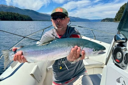 Un reconocido abogado mendocino, Carlos Ponce, murió ahogado tras ir a pescar con sus amigos