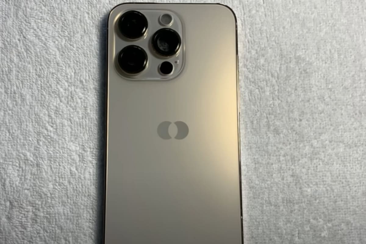 Un reconocido creador de contenido que se especializa en tecnología compró un prototipo de iPhone en China que nunca fue lanzado al mercado (Apple Demo)