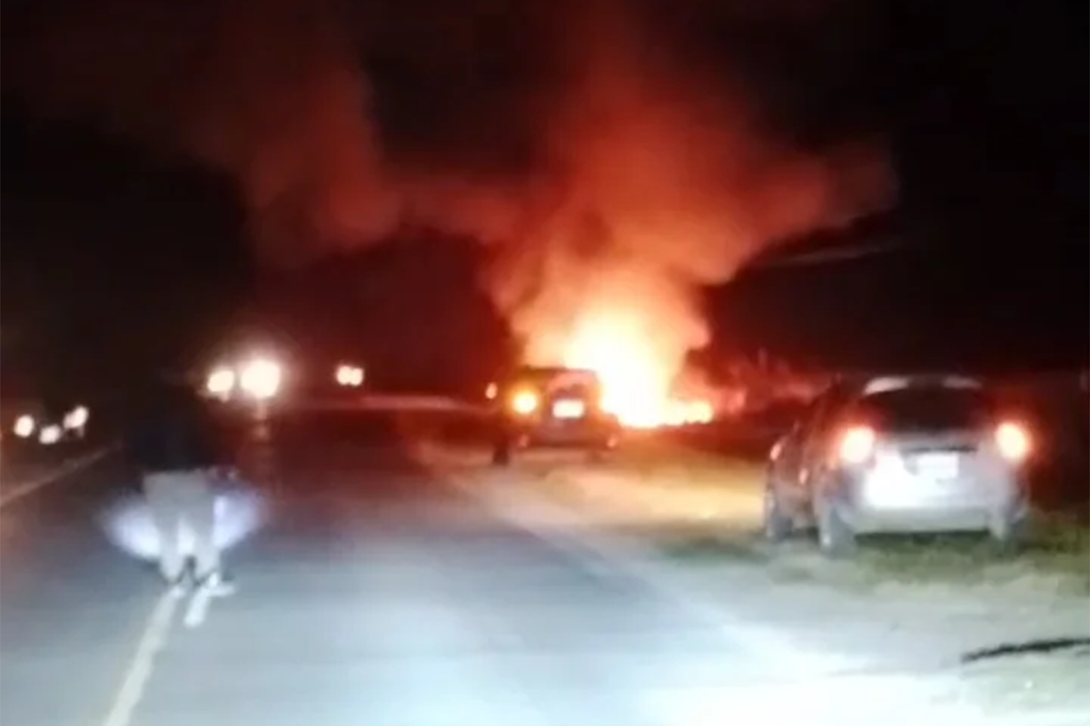 Un reconocido médico rural y su esposa murieron al incendiarse su auto durante un choque múltiple en una ruta de Santa Fe