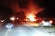 Murieron un reconocido médico rural y su esposa al incendiarse su auto después de un choque mútiple