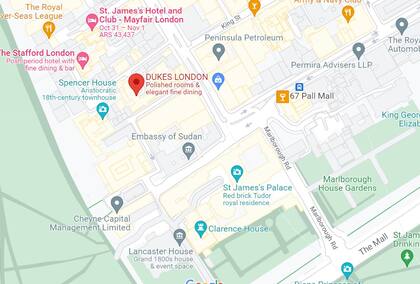 UN recorte del plano de Londres que muestra la distancia que hay entre el Saint James Palace y el Dukes Bar. Si bien Queen Elizabeth no vive allí, Saint James sigue siendo sede formal de la Corte Real. Además, es la residencia en Londres de la princesa Ana.
