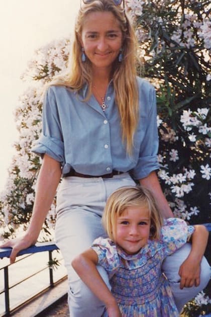 Un recuerdo de joven, con su hija, Beatrice Borromeo, quien hoy tiene 37 y está casada con Pierre Casiraghi.
