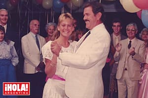 Un recuerdo del álbum personal de Valeria de su fiesta de 15, que celebró en el mismo salón del Hotel Mayorazgo, y donde se la ve bailando el vals con su papá, Raúl.