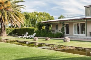 Un refugio de fin de semana en Pilar sumó una generosa construcción para los hijos adolescentes e invitados. Y se convirtió en el multitudinario punto de encuentro familiar.