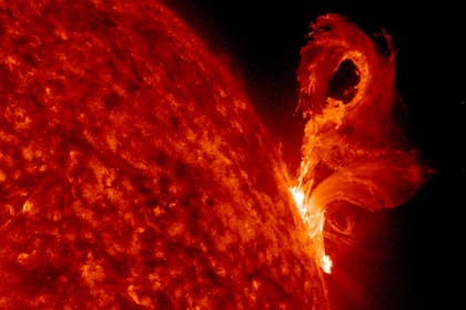 Un registro fotográfico de una erupción solar en una captura realizada por la NASA en 2015