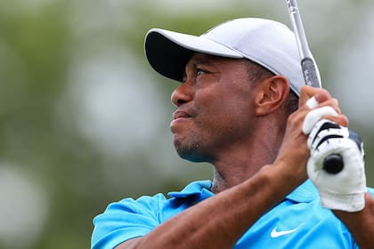 Un regreso extraño para Tiger Woods: el día que no lo acompañó una multitud