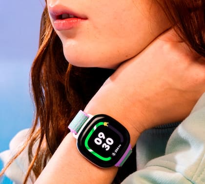 Un reloj inteligente infantil Fitbit Ace LTE