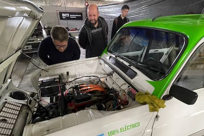 Un Renault 4 pero 100% eléctrico, uno de los trabajos realizados por la empresa CVA