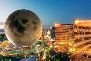 Un render del resort que será construido con la forma de la Luna en Las Vegas