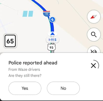 Un reporte de tránsito en Google Maps generado en Waze