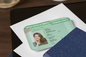 Un residente permanente legal es un extranjero al que el gobierno de Estados Unidos le otorga el estatus para vivir y trabajar en cualquier lugar del país