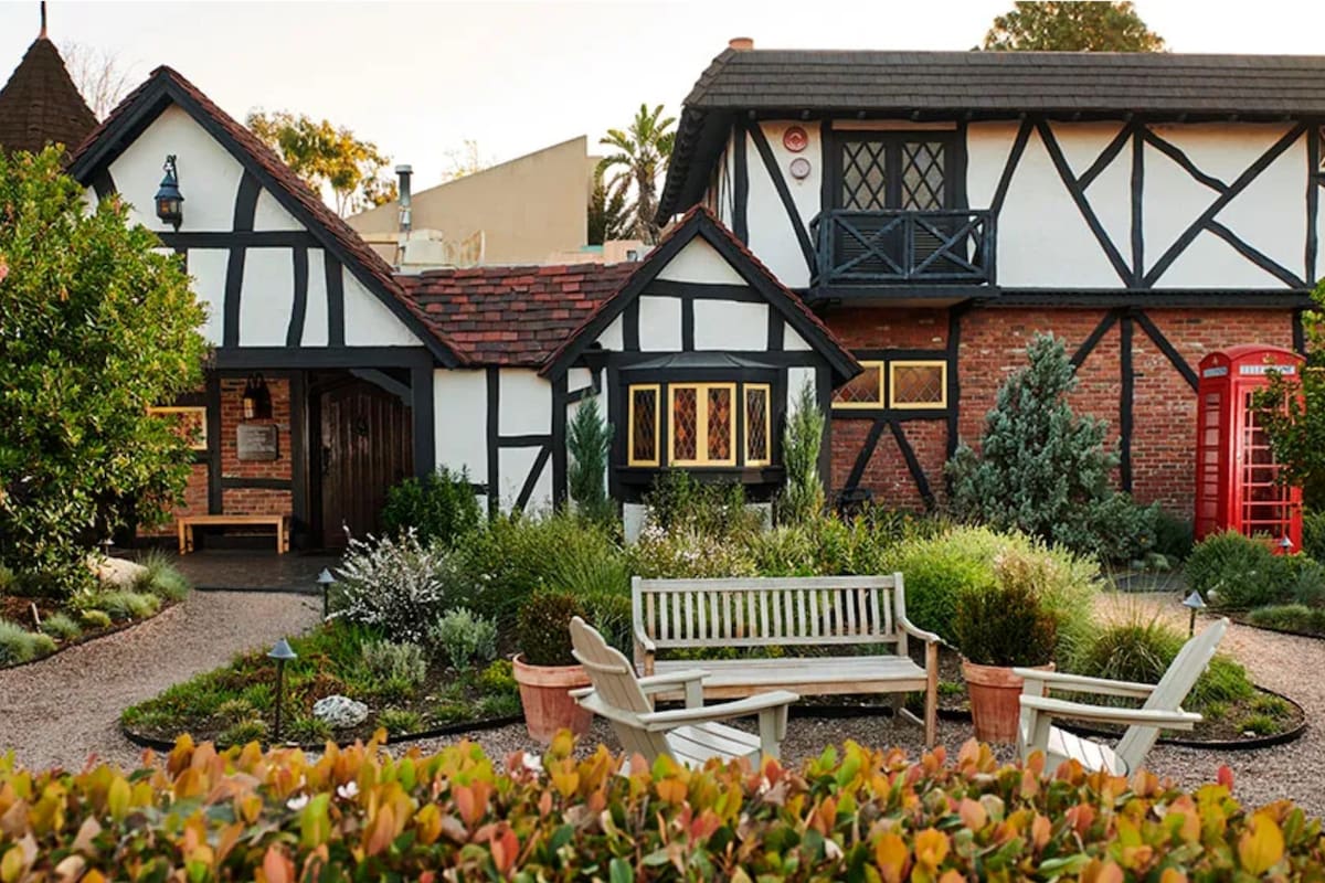 Un restaurante con un aire medieval se asocia con la fuente de inspiración de Walt Disney, por ser el lugar en el que solía desayunar (Variety)