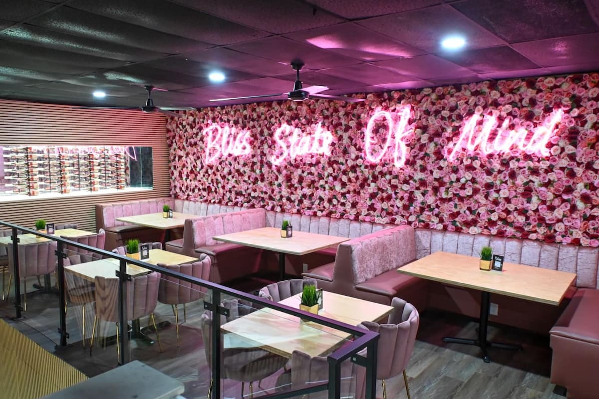Un restaurante de comida jamaiquina en Missouri decidió que sus clientes deben ser mayores de 30, en el caso de las mujeres, y de 35, en el caso de los hombres