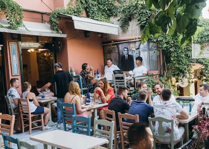 Un restaurante en Plaka, una zona turística de Atenas, el 9 de septiembre de 2023.