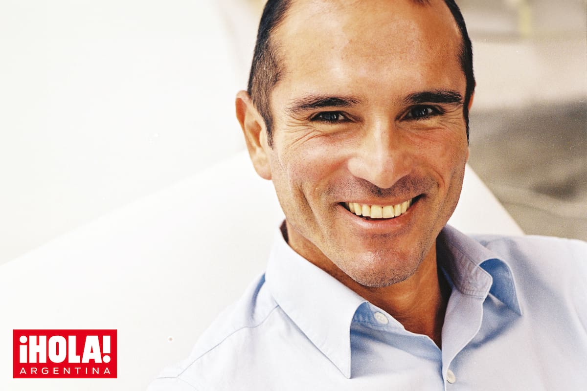 Un retrato de Lúquez realizado por el fotógrafo Urko Suaya, amigo del relacionista público. Tomada a fines de los años '90, la imagen lo refleja tal cual era: con la sofisticación y la sonrisa siempre presentes.