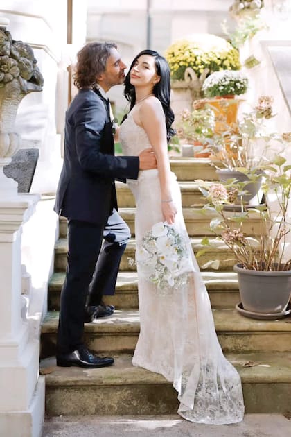 Un romántico posado de Carlo y Mariam. La pareja se conoció durante la pandemia, cuando él vio una foto de ella en las redes sociales y le dedicó un piropo: “Bellissima”